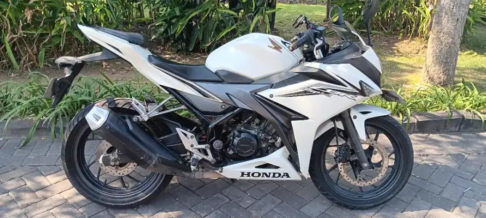 HONDA CBR 150R 14JT NEGO