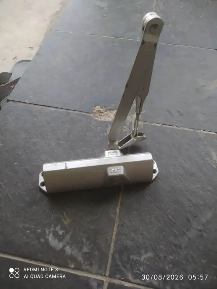 Door closer dorma
