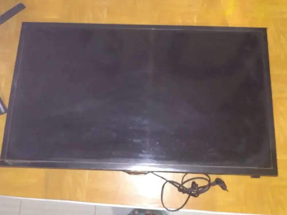 TV SAMSUNG LED 32 INCH BODY MULUS . KONDISI RUSAK LAYAR HITAM SAJA.