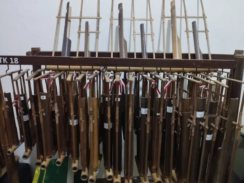 Jual 1set angklung by mang Udjo bandung original.