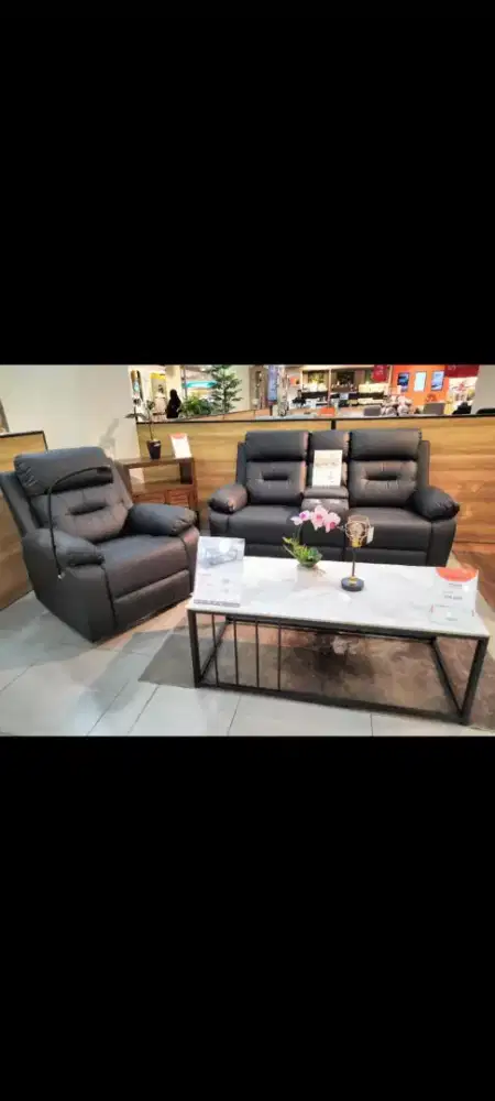 Di jual sofa 2sheter dan 1 sheetr warna hitam masih mulus