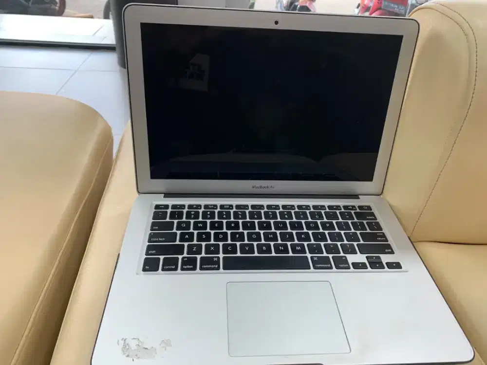 DIJUAL MACBOOK 2017 — 8GB / 256GB