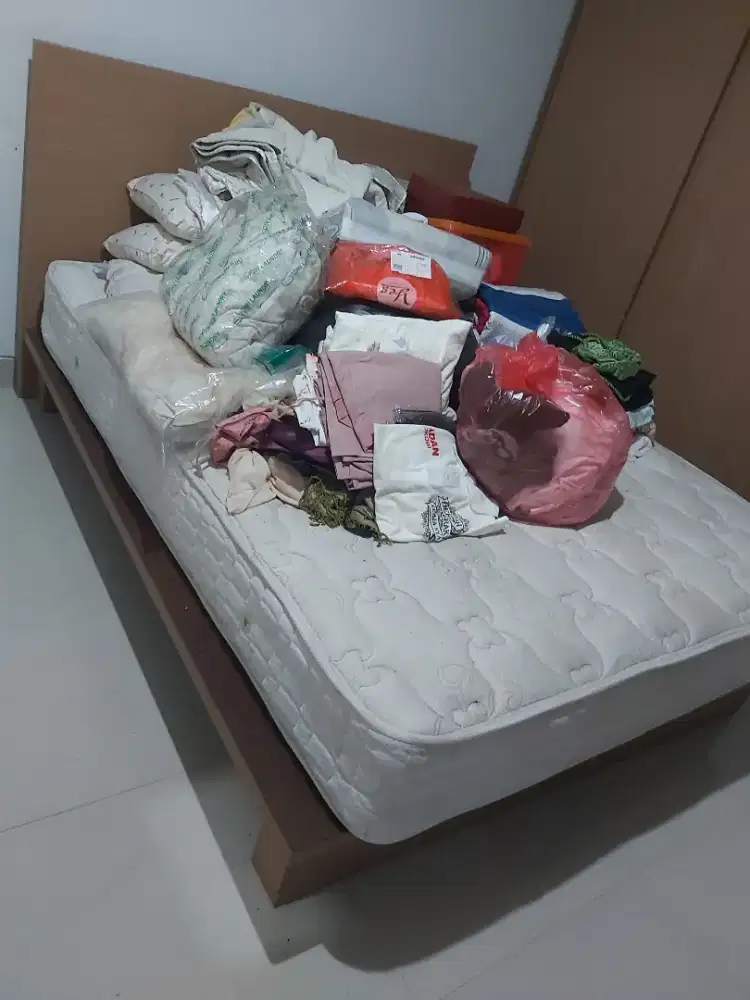Bed frime dan springbed + meja laci