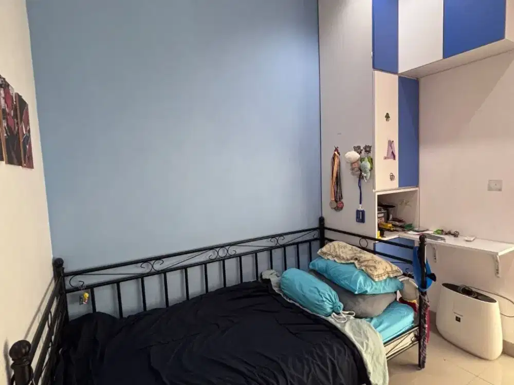 DIJUAL RUMAH FULL FURNISHED 2 LANTAI 2 KAMAR TIDUR 2 KAMAR MANDI DI PALM BLOSSOM TAMAN SURYA, JAKARTA BARAT