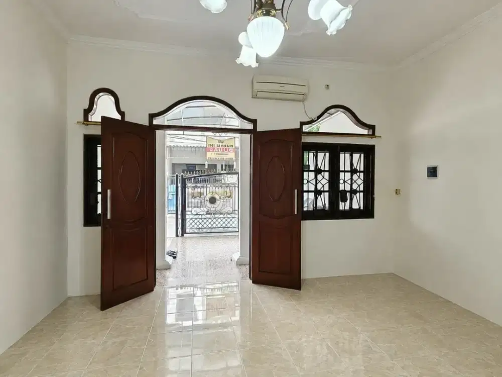 DIJUAL RUMAH LOKASI STRATEGIS 3 KAMAR TIDUR 3 KAMAR MANDI SIAP HUNI DI BUMI CENGKARENG PERMAI, JAKARTA BARAT