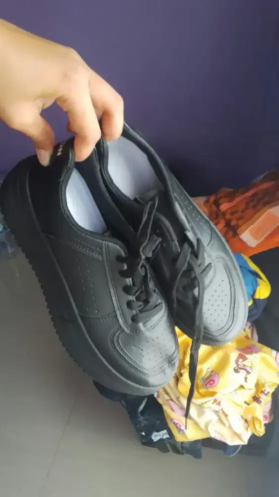 Sepatu Sekolah Hitam Ukuran 40 – Baru Belum Pernah Dipakai