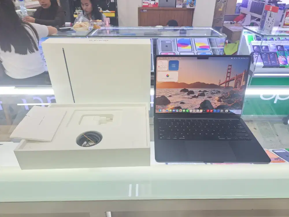 Second Macbook Air M2 13 16/256GB Midnight Ex IBOX Mulus Fullset Nego