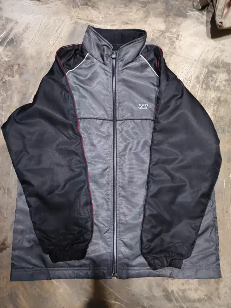 Jaket asics size xl