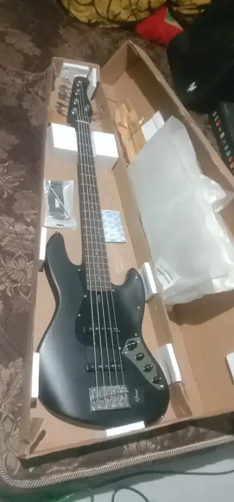 SIRE MARCUS MILLER V3 NEWGEN 2026 AKTIF 5 STRING