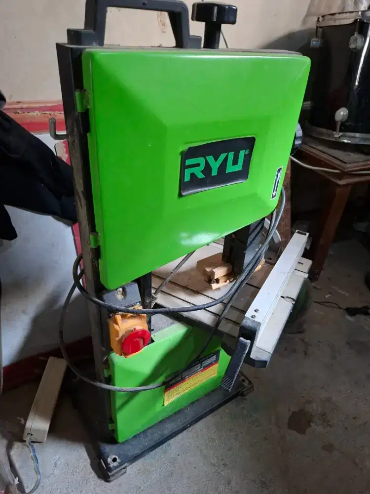 RYU Mesin Band Saw potong kayu