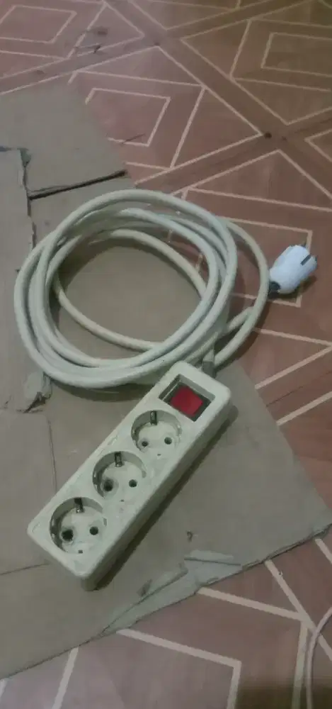 Stopkontak, kabel dan steker