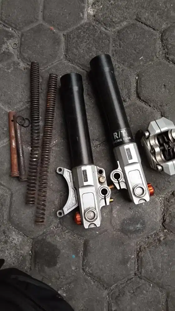 Bottom shock kaliper beat Vario