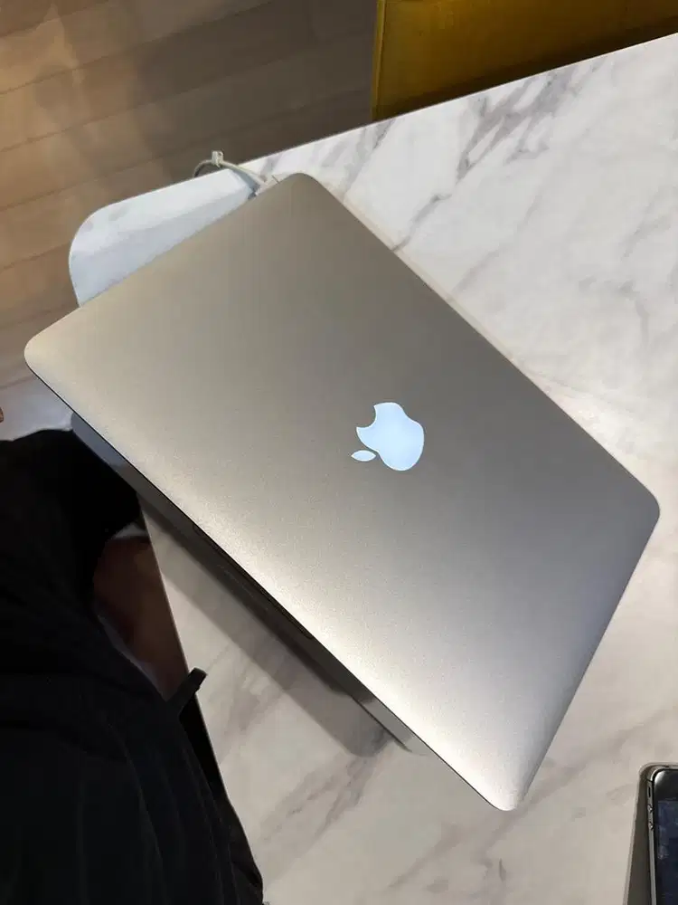 Macbook Pro 2015 core i5 13inch SSD 128Gb