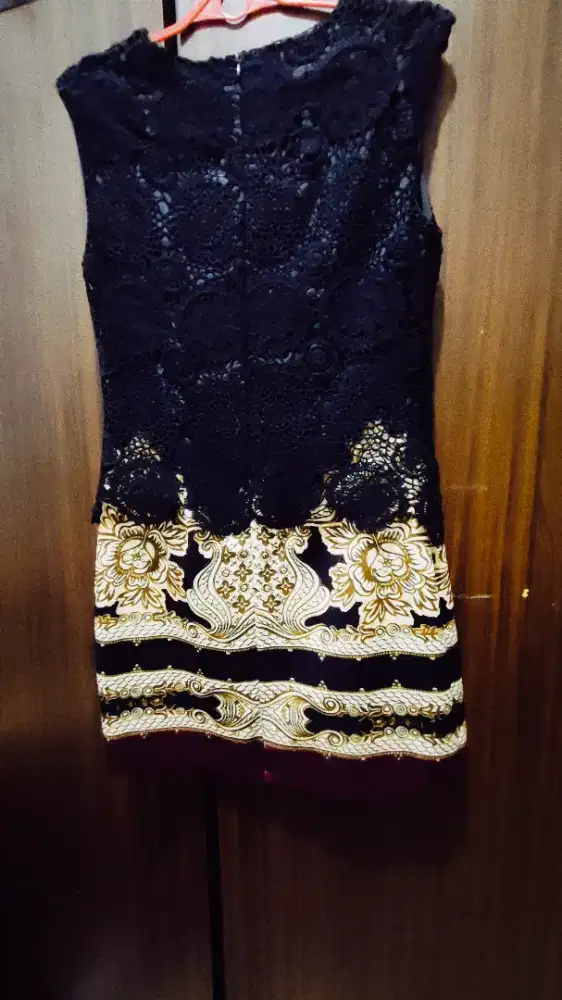 2 pc Dress brokat dan dress bahan kaos merah