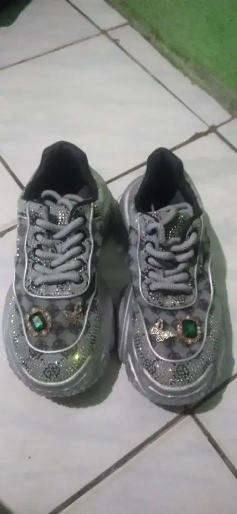 Dijual sepatu merk luar