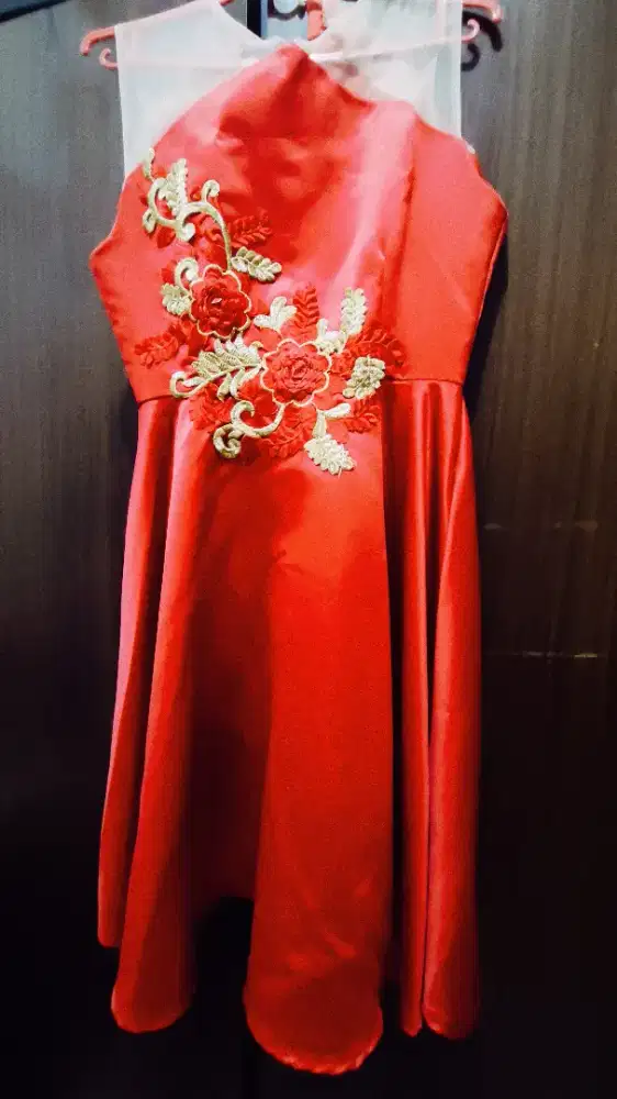Dress merah brokat