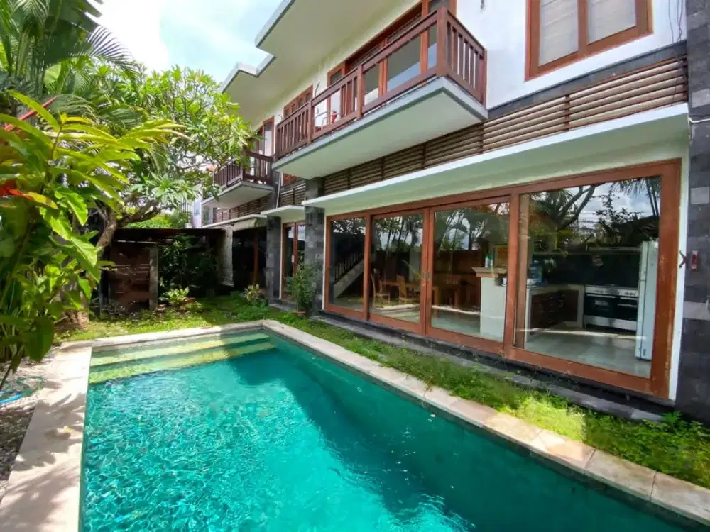 di jual villa di seminyak kuta bali dengan kolam renang pribadi