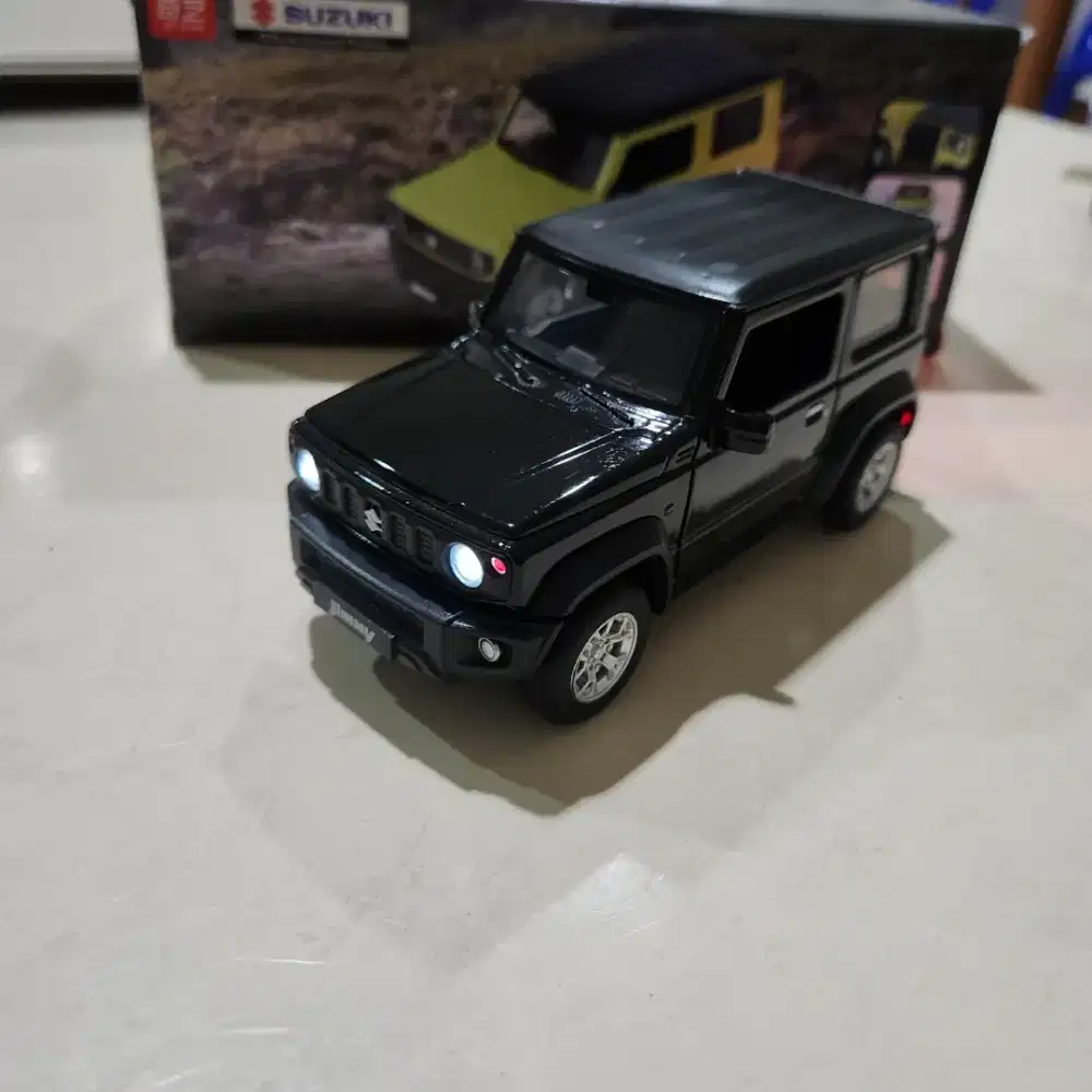 Mobil Suzuki Jimny Off Road SUV Alloy Diecast Model Lampu Ban mainan
