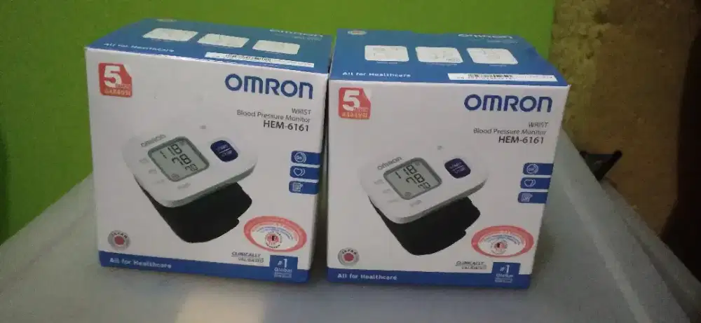 Omron tensi darah di tangan