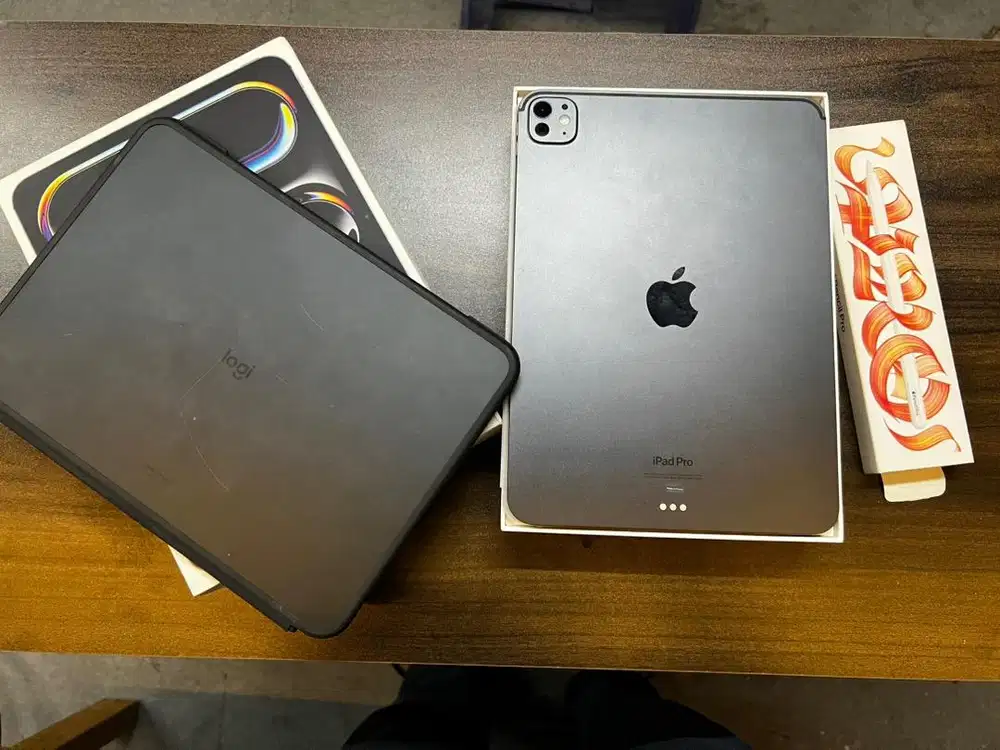 iPad Pro M4 sepaket keyboard dan apple pecil pro