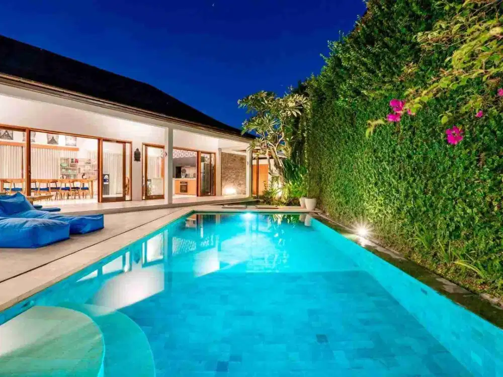 Luxury Villa Tropis 4BR di Kayu Tulang Canggu