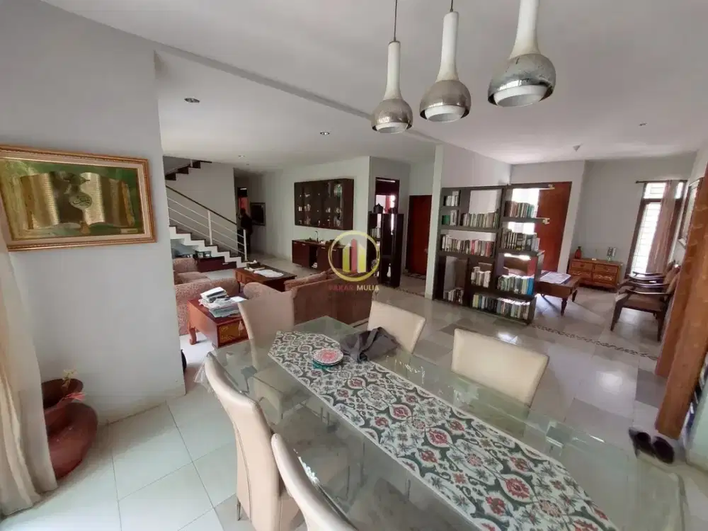 Rumah bagus luas besar di cigadung komplek unpad