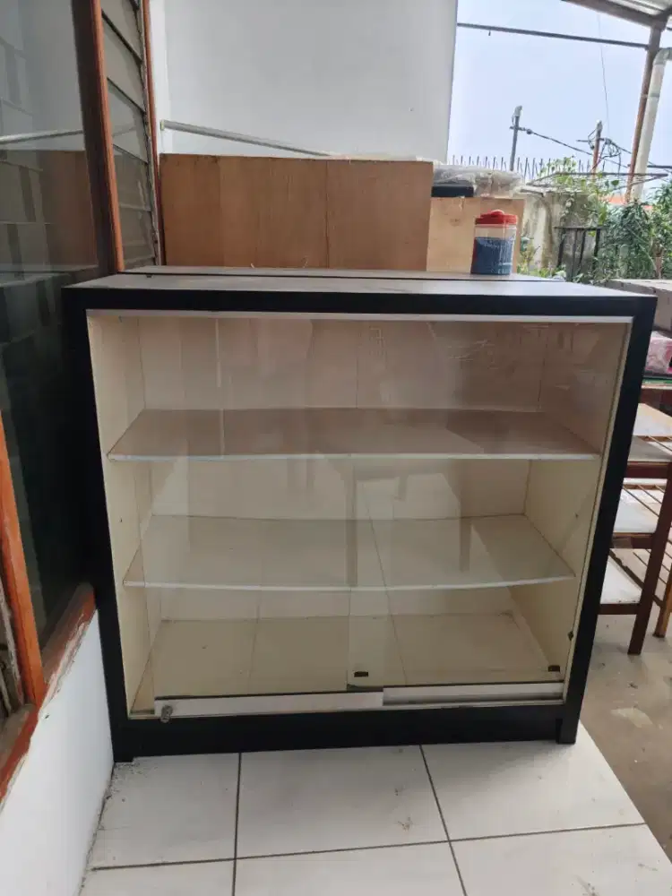 Etalase Toko / Rak Kaca Toko
