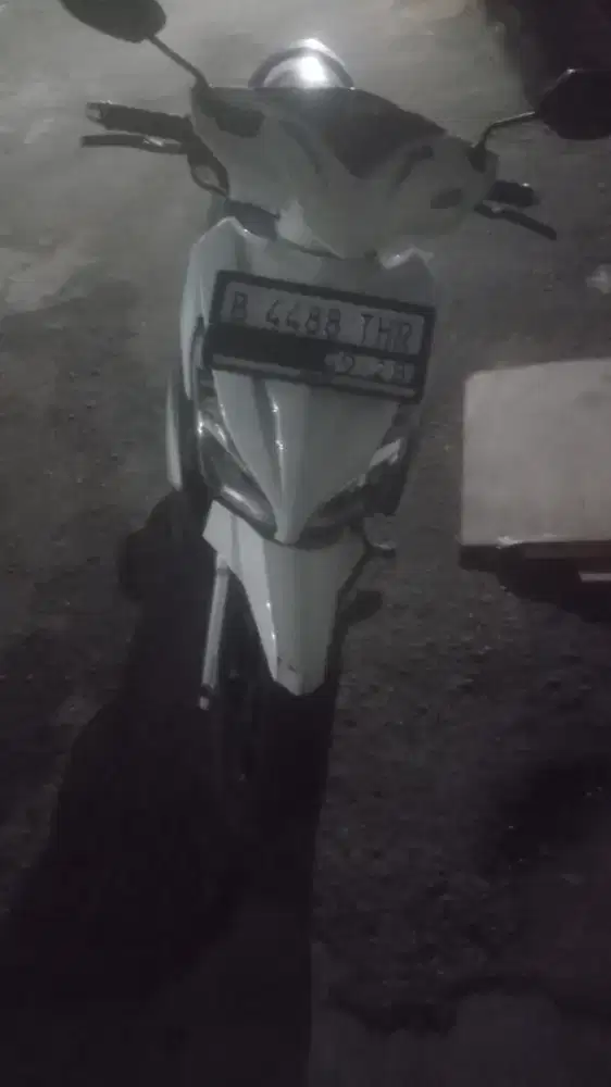 Vario 110 putih