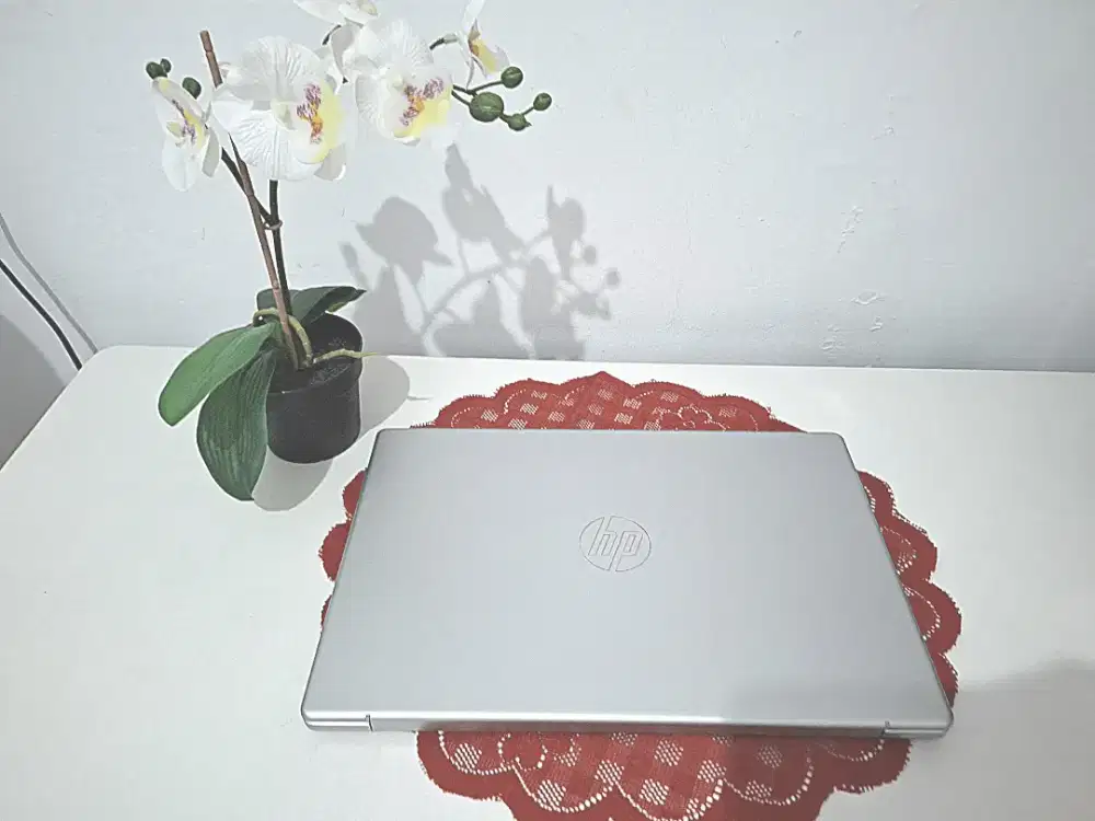 LAPTOP HP INTEL CORE i5 IRIS 16 GB/512 GB SSD PEMAKAIAN PRIBADI