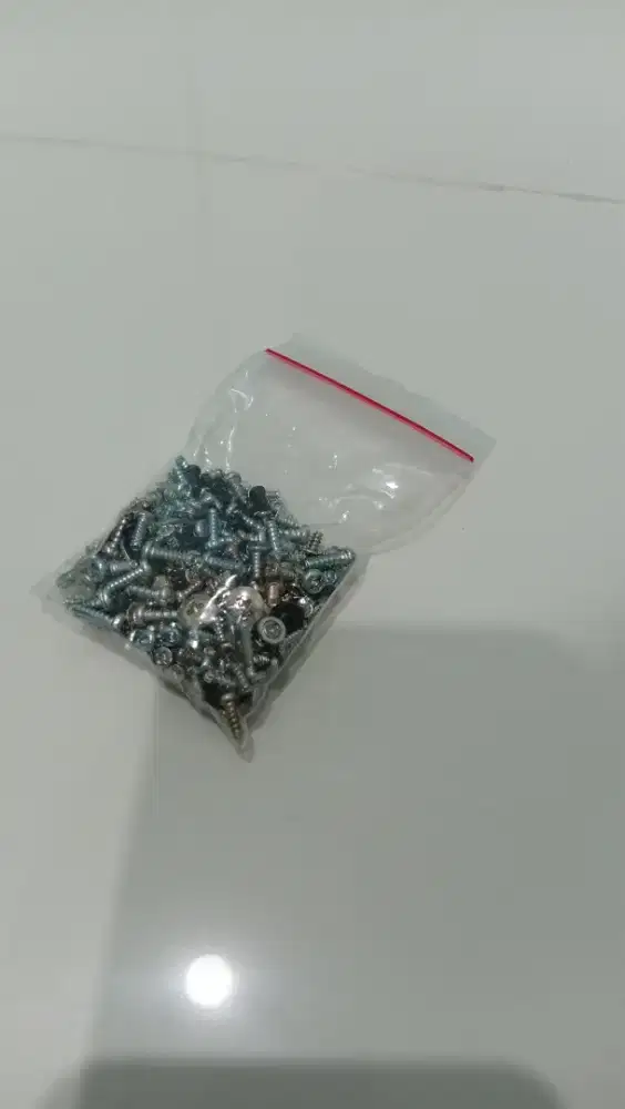 Paket Sekrup Berbagai Ukuran