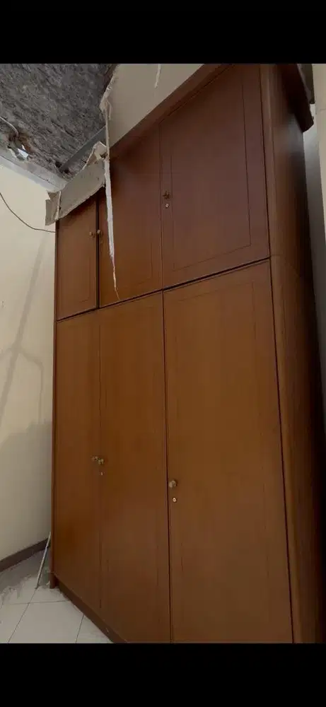 Jual Lemari Kayu sangat bagus dan terawat