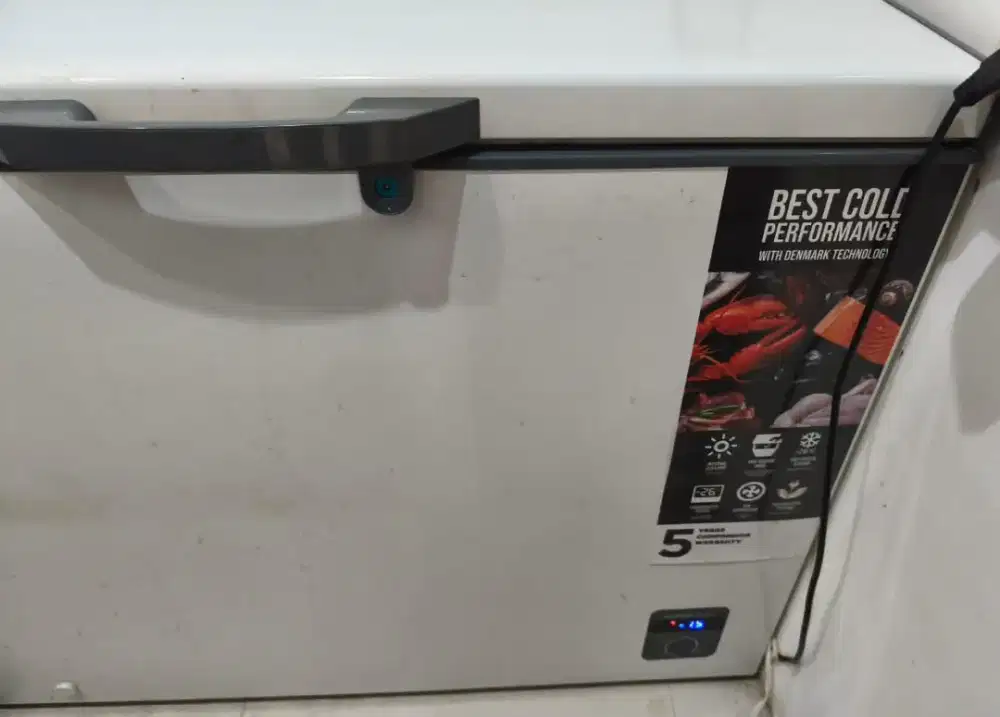 Preloved freezer gea AB 318 R