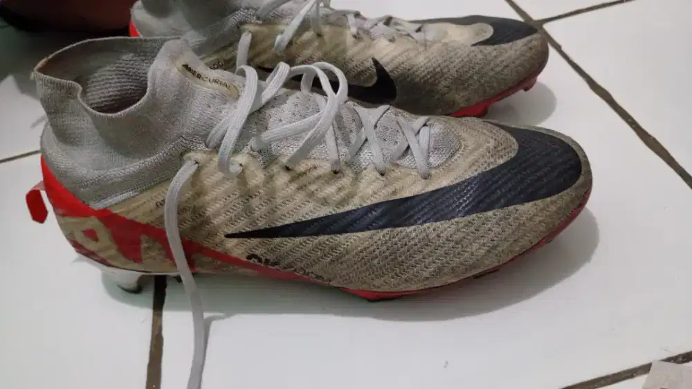 Sepatu bola Nike mercurial air zoom