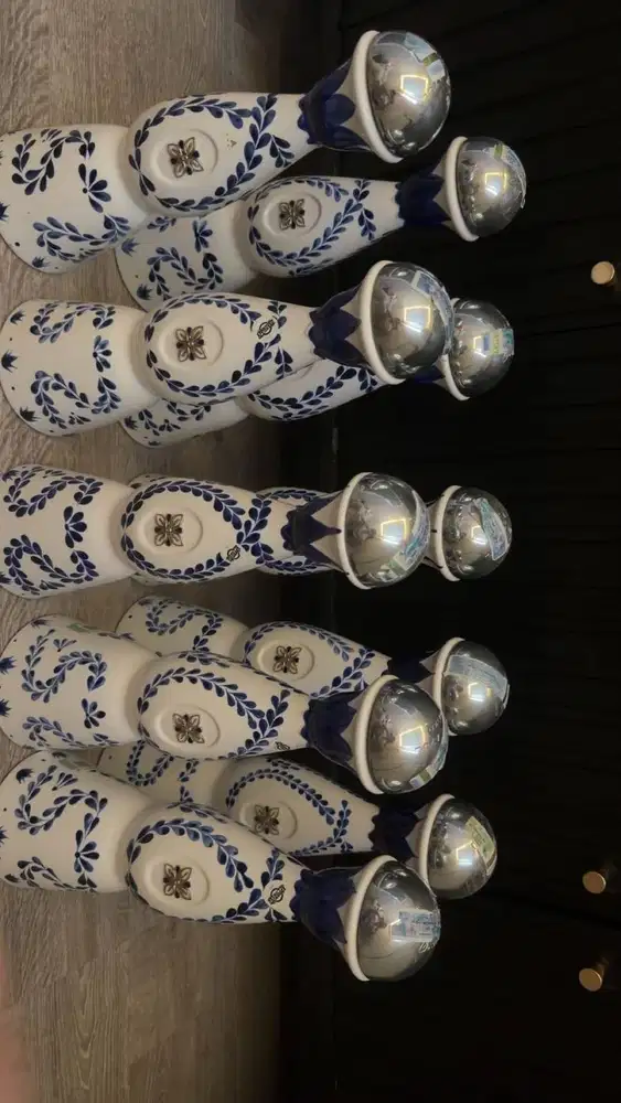 Botol azul kosong
