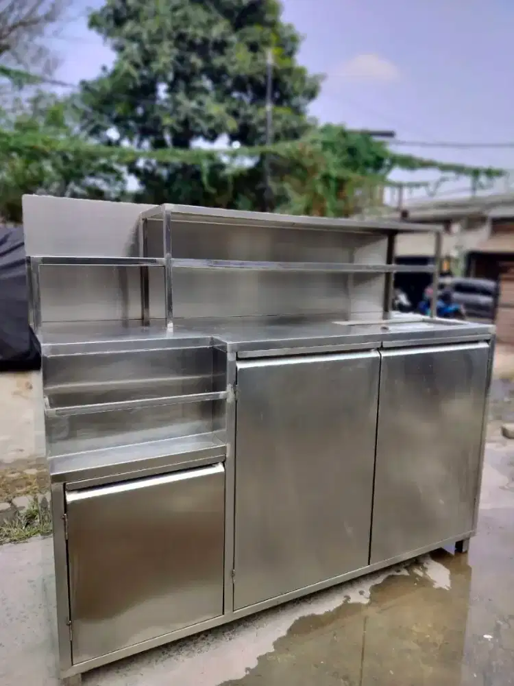 Kabinet station 
Ukuran P165 L62 T97
Upper P165 L32 T40

Stok 2 unit