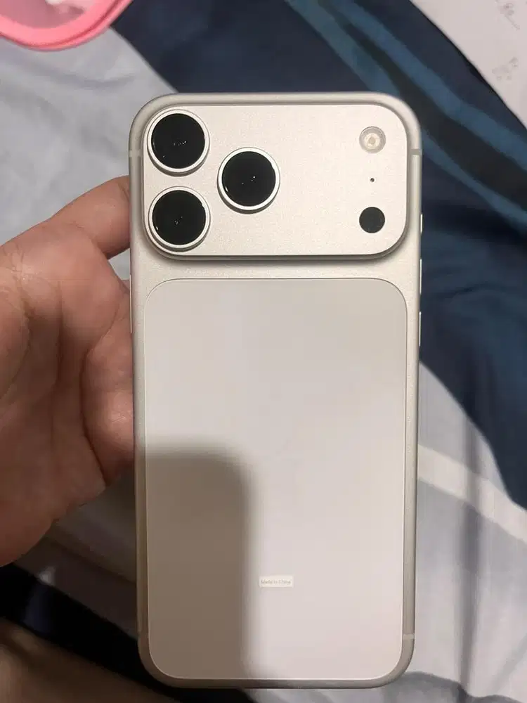 IPHONE 17 PROMAX SILVER
