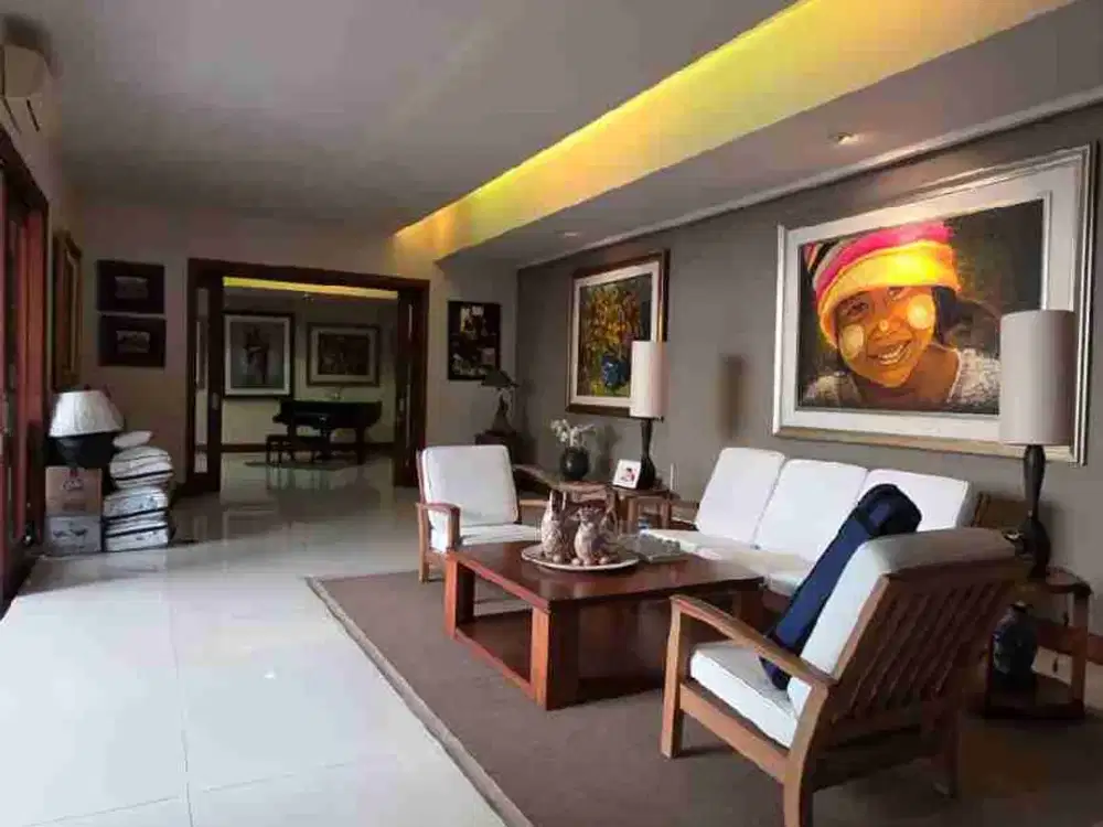 LUXURY MODERN COZY HOME VIEW GOLF AT PAKUWON INDAH

 Pakuwon Indah
Golf Driving Range
Sky Garden di Lt. 2
Flooring Marmer
Full Jati Solid
75-80% Furnitures 
Kusen KAYU SOLID