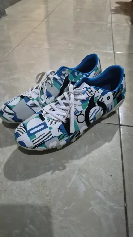 Ortuseight Sepatu Sepak Bola Memphis Fg White Black Blue UKURAN 40
