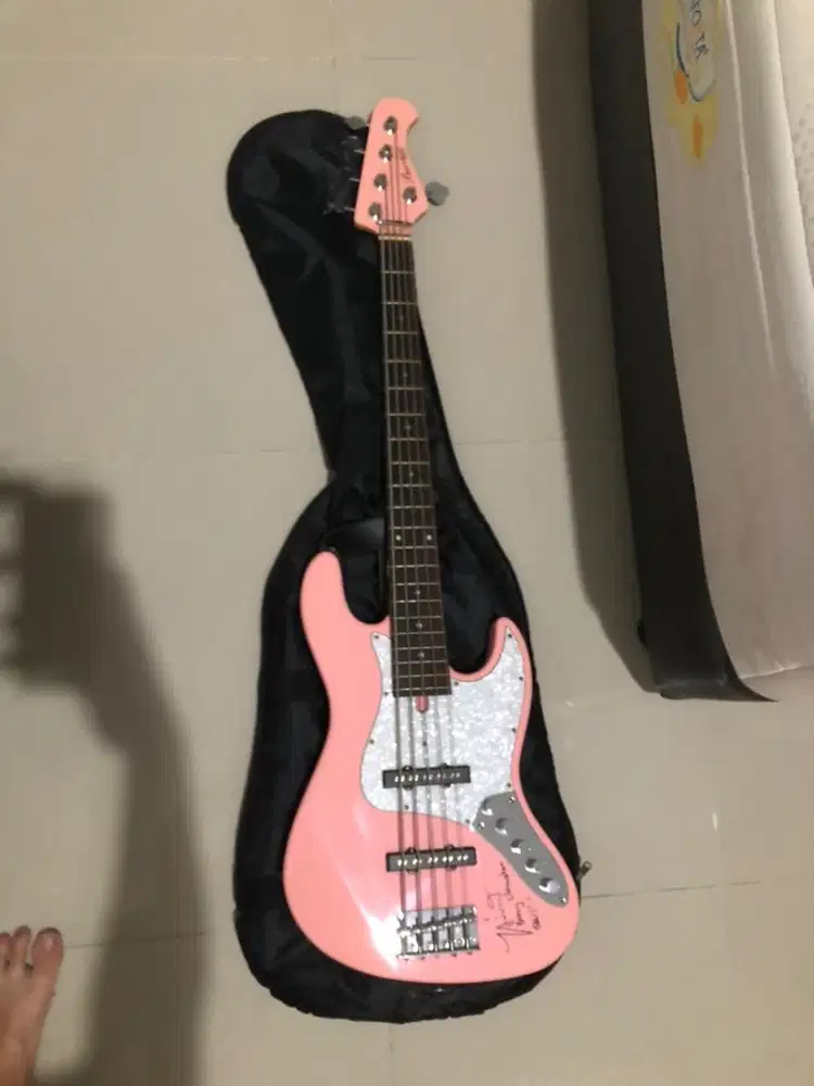 BASS BACCHUS 5 string