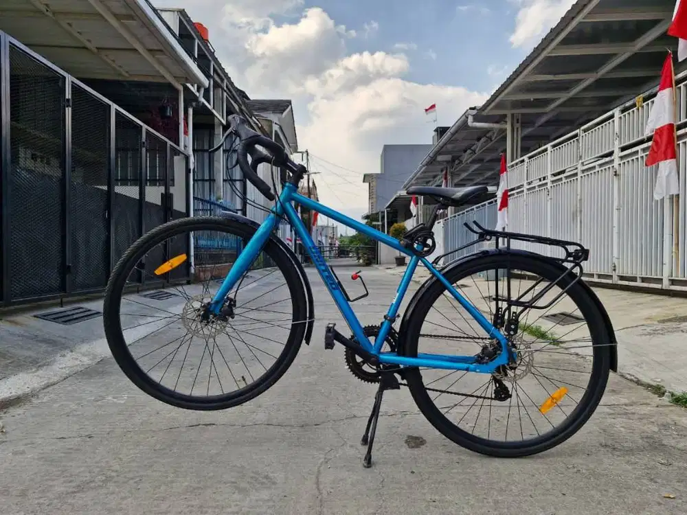 Sepeda Touring 700C United Gianicolo Biru Muda