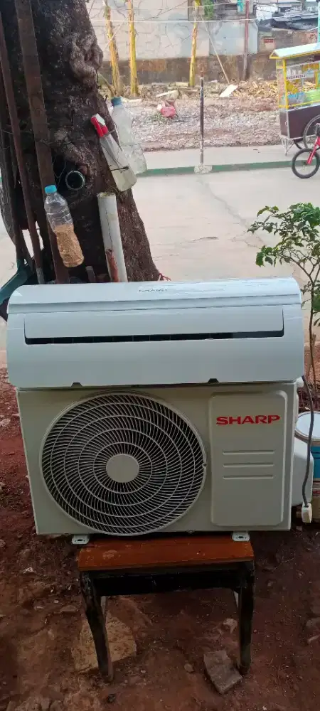 ac sharp 1/5pk kondisi mulus