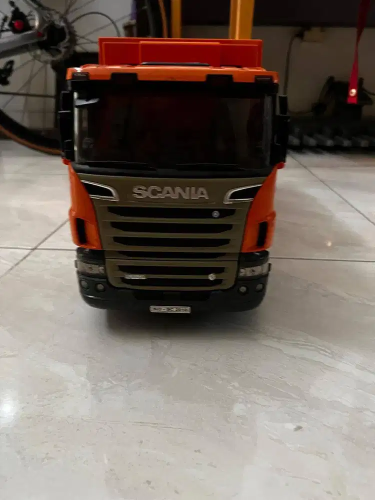 Bruder SCANIA Garbage Truck