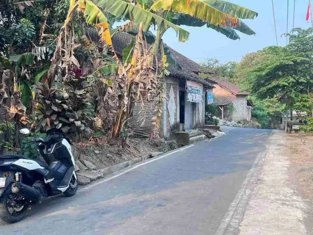 Tanah pekarangan dekat bandara adi sumarmo siap bangun
