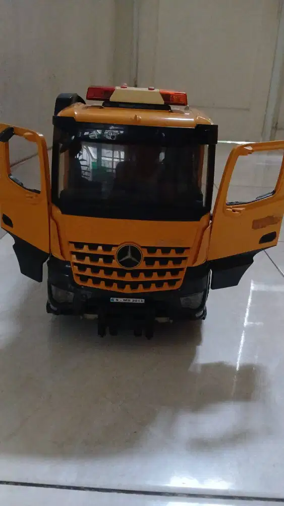 Bruder Mercedes Dump Truck