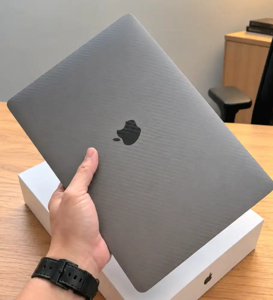 MacBook M1 2020 8/256
