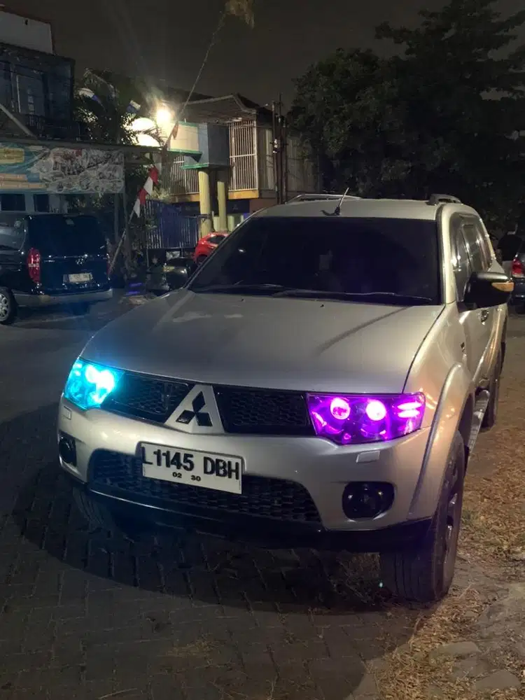 Pajero Sport Dakar 4x4 CBU Abu Metalik