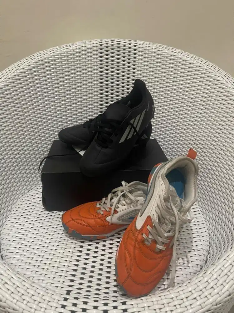 Sepatu Bola dan Sepatu Futsal