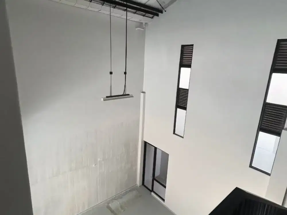 Disewakan Gudang Bagus Siap Pakai Ada Office Akses Container 40 ft di Bizpark Pik 2