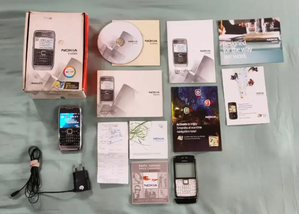 Nokia E71 warna asli putih