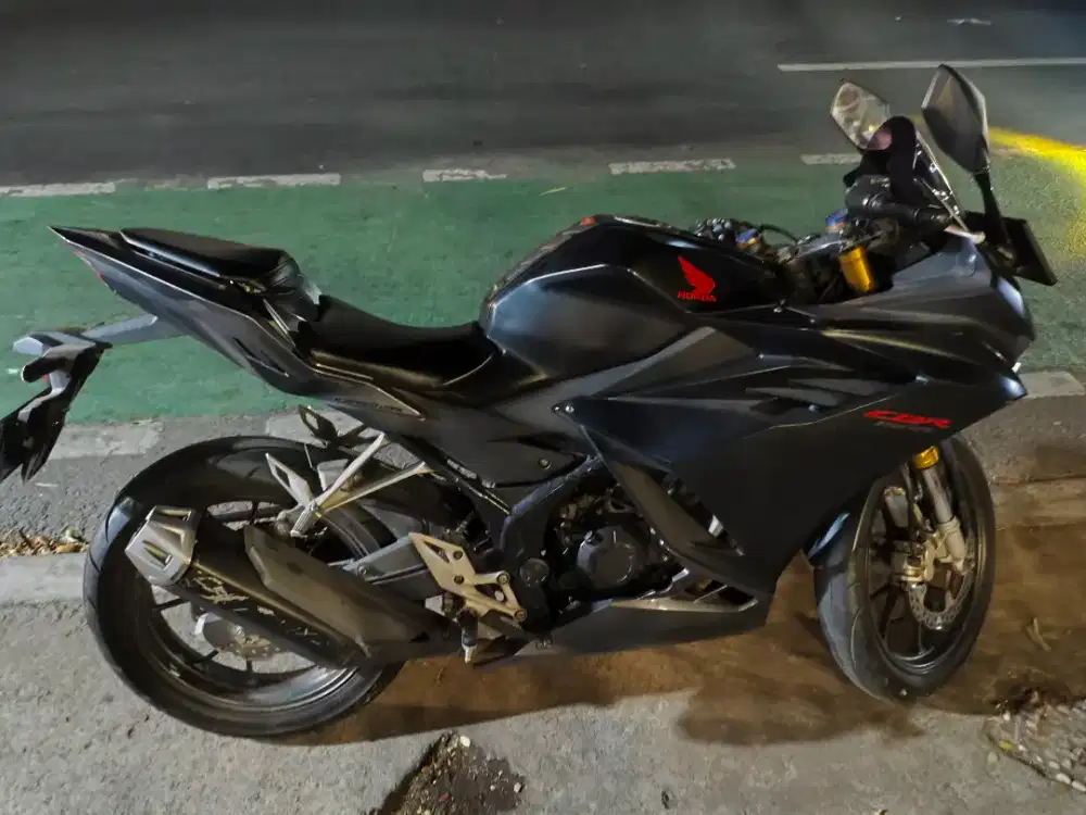 HONDA CBR 150R HITAM